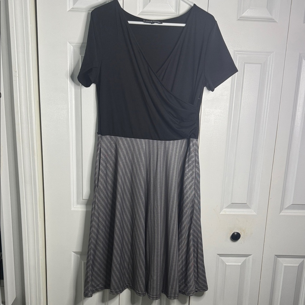 Elegant Black and Gray Midi Dress
